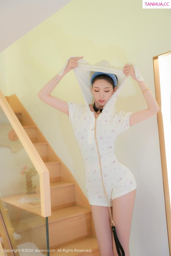   [XiuRen]高清写真图 2024.07.29 No.8930 小波多 丝袜美腿第19张图片